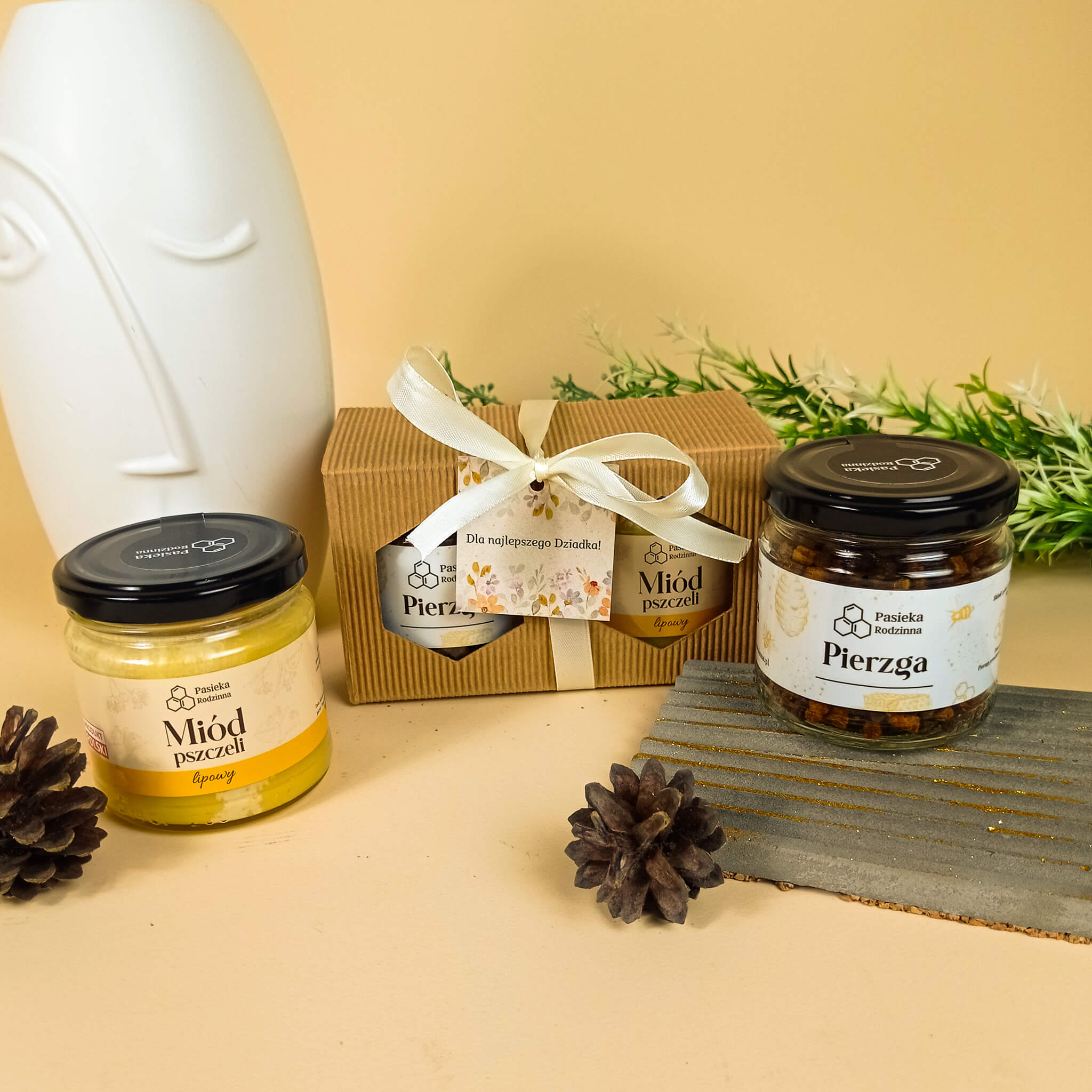 Zestaw na Dzień Babci i Dziadka z miodem i pierzgą Pasieka Rodzinna